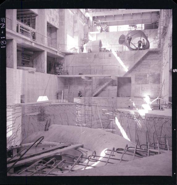 [Vista interior de la construcción de la casa de máquinas de la Central]