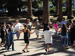Taller de danzas Circulares en el Parque del Museo.
