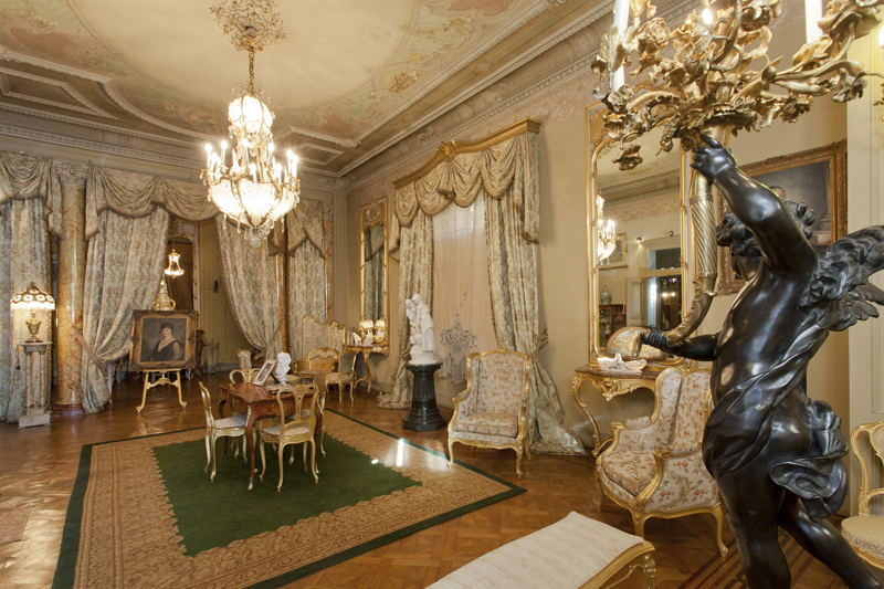 Salón Dorado, Palacio Braun Menéndez. Punta Arenas. Fotografía de Josefina López. Salón Dorado, Palacio Braun Menéndez. Punta Arenas. Fotografía de Josefina López.