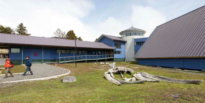 Imagen exterior edificio central del Museo Antropolgico Martin Gusinde