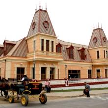 Imagen del monumento Edificio del antiguo casino de Pichilemu y los jardines del Parque Agustín Ross
