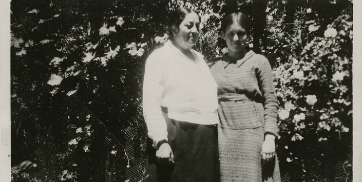 Emelina Molina junto a una de sus amigas