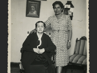 Emelina Molina y Nelly Aguirre de  Hern�ndez, 1946.