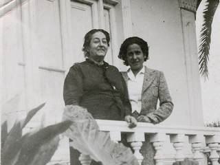 Emelina Molina junto a una amiga