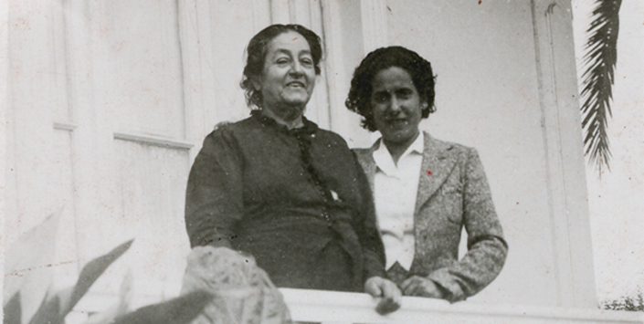 Emelina Molina junto a una amiga