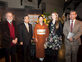 Roberto Farriol, director del MNBA; embajador de Jap�n Yoshinobu Hiraishi y su se�ora; Natalia Keller, curadora de la muestra; y Javier D�az, director (S) del Servicio Nacional de Patrimonio Cultural.