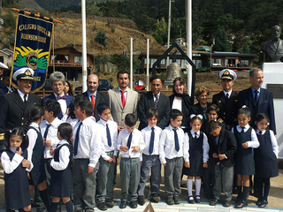 El director de la Dibam y autoridades.