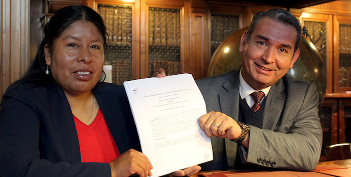 Patricia Gutirrez, alcaldesa de la Ilustre Municipalidad de Putre y Javier Daz, director (S) del Servicio Nacional del Patrimonio Cultural.