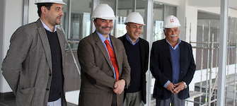 Las autoridades recorrieron el edificio.