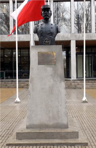 Imagen del monumento Ignacio Carrera Pinto