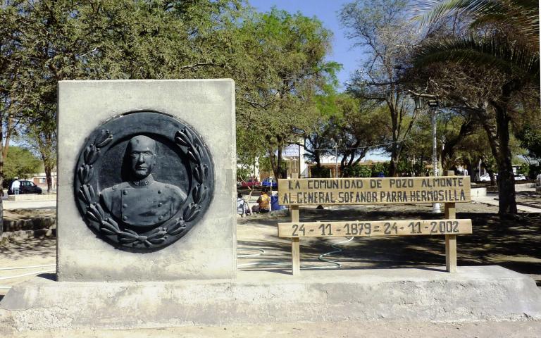 Imagen del monumento General Sofanor Parra