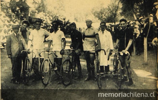 Partida de carrera ciclística en el Velódromo del Parque Cousiño, 1923 Partida de carrera ciclística en el Velódromo del Parque Cousiño, 1923