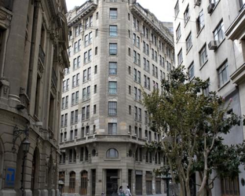 Imagen del monumento Sector de las calles Nueva York, La Bolsa y Club de la Unión, incluyendo la casa central de la Universidad de Chile