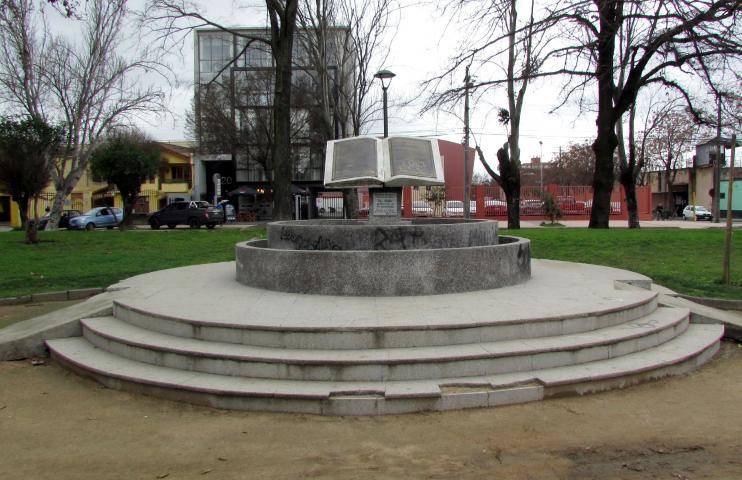 Imagen del monumento La Biblia