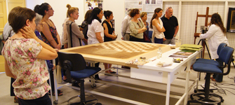 Visita guiada al Laboratorio de Pintura, 2012.