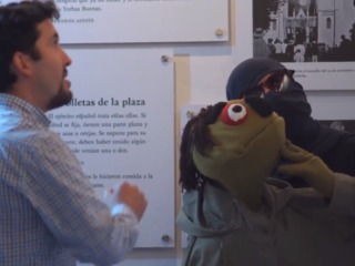 Escena Miniserie Viviendo en el Museo