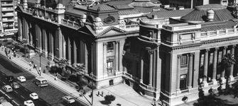 Archivo Nacional de Chile Arquitecto: Gustavo García del Postigo. Edificio data de 1939.