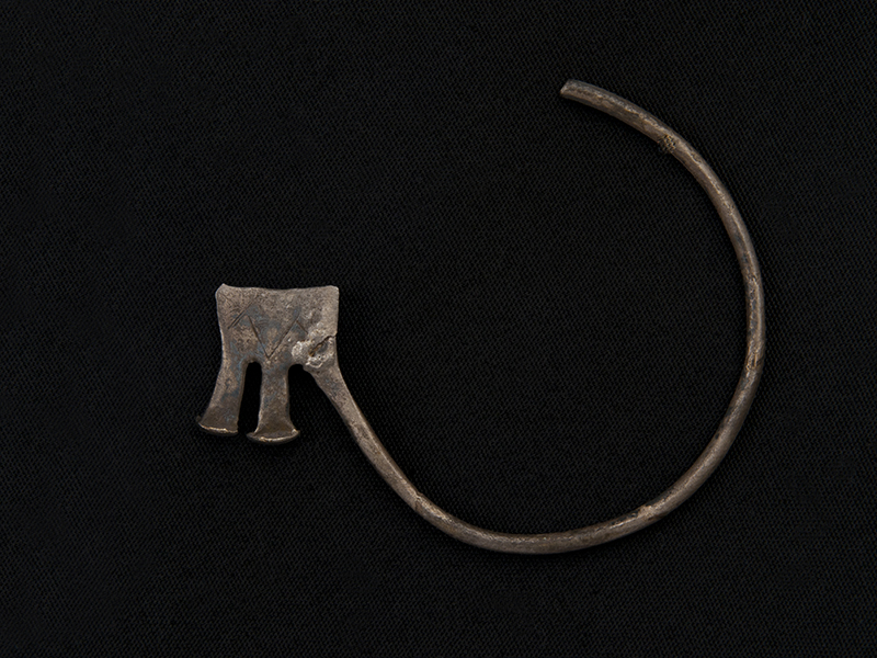 Aro perteneciente al sitio arqueológico Estadio Fiscal de Ovalle. Aro perteneciente al sitio arqueológico Estadio Fiscal de Ovalle.