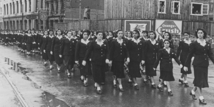 Desfile del Liceo de Niñas Nº 1 de Valparaíso. 21 de mayo 1950. Archivo Fotográfico