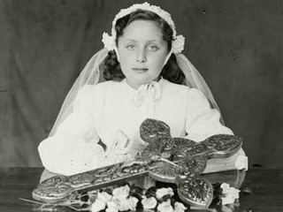 Niña en su primera comunión