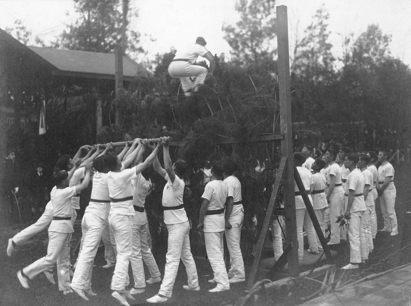 Anónimo. Clase de Gimnasia. Escuela Normal de Chillán. 1919 Anónimo. Clase de Gimnasia. Escuela Normal de Chillán. 1919
