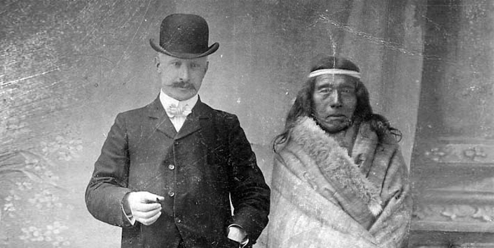 Juan Bautista Contardi y el dirigente aonekkenk Chumjaluwün