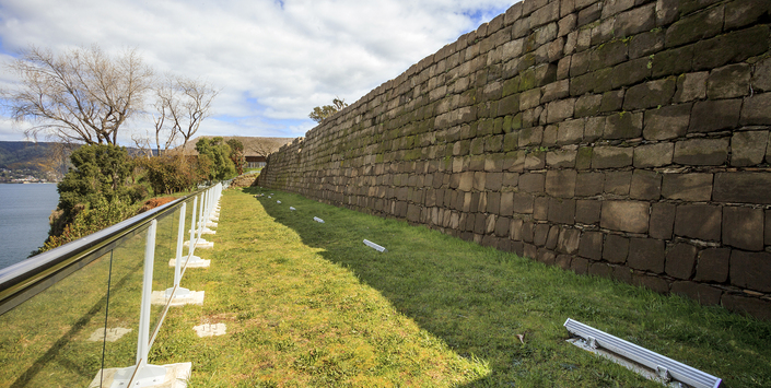 Foso, contramuro y pozo de agua