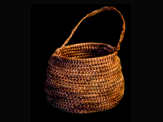 Canasto tejido por Úrsula Calderón Harban. T178.