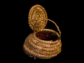 Trenzado en la cestería yagán