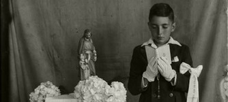 Niño en su primera comunión