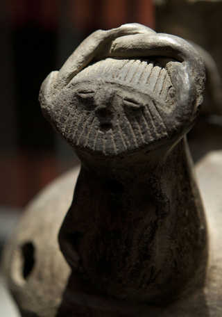 Parte superior de un jarro perteneciente al complejo cultural El Molle