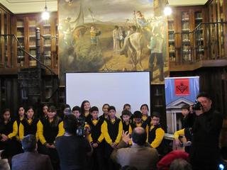 en biblioteca y coro M.Colvin