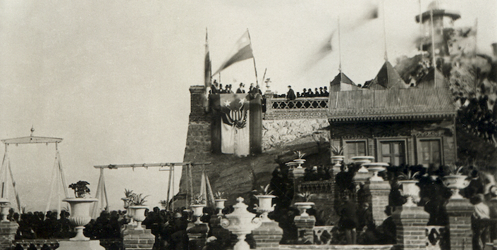 Meeting popular en el cerro Santa Lucía