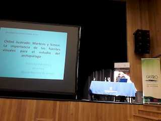 Marijke van Meurs exponiendo en XIX Jornadas de Historia Regional.
