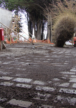 Trabajos en el costado derecho del museo.
