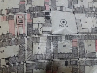 Detalle de plaza y cuadras aledañas