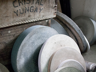 Cajones de Cristal Yungay y esmeril para tallar