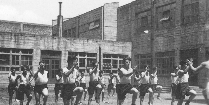 Alumnos en clase de Educación Física