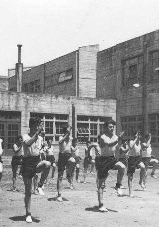 Alumnos en clase de Educación Física