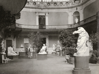 Hall central del Museo de Bellas Artes alrededor de 1920