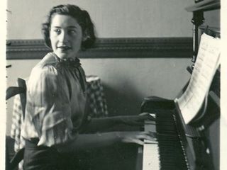 Homenaje a Margot Loyola