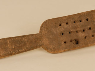 Palmeta de castigo. Colección material y mobiliario escolar