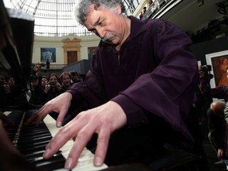 Claudio Parra de Los Jaivas en el MNBA