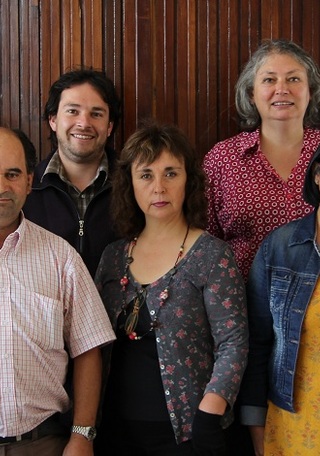 Atrás de izquierda a derecha: Magaly Otey, Víctor Bahamonde, Marijke van Meurs, Christian Manosalba; adelante de izquierda a derecha: Jannette González, Jorge Meyer, Sandra Santana, Silvia Soto y Luís Sandoval.