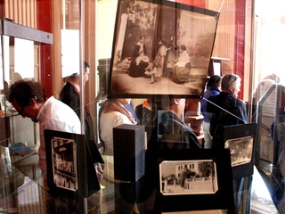 Mucho más que libros: Exposición de Colecciones y Objetos históricos