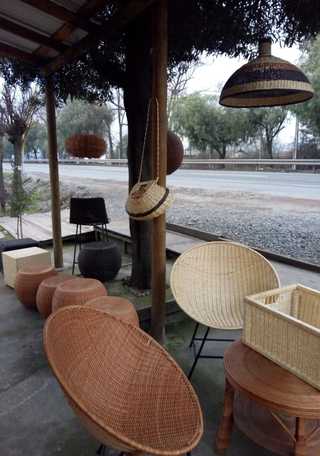 Artesanía en mimbre en Chimbarongo. (Foto: Sandra Rojas V.).