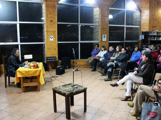 Rivera Letelier presentó su reciente novela en la Biblioteca de Castro