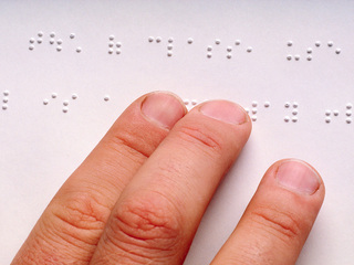 Más de 70 libros en sistema braille.