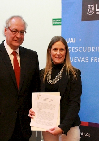 Firma de convenio Universidad Adolfo Ibáñez con el Museo de Historia Natural de Valparaíso