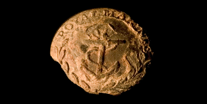 Botón (Royal Marine). s/f. Colección Fitz-Roy. En exhibición. N° de inventario T203.